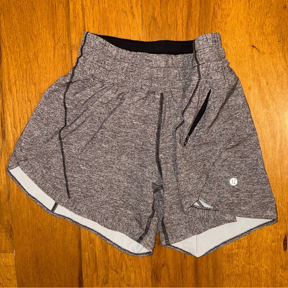 🩶Lululemon Low-Rise Lined 4” Short w/ Pocket